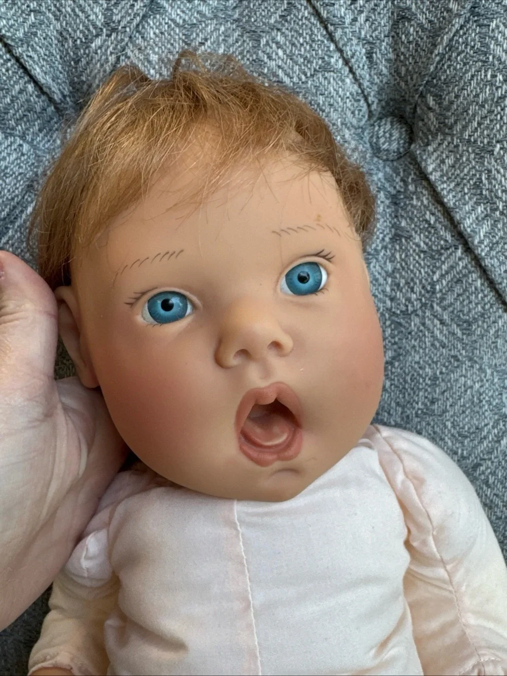 Lee Middleton Baby Doll 1995 Thumb Sucker 071294 Brown Hair and Blue Eyes